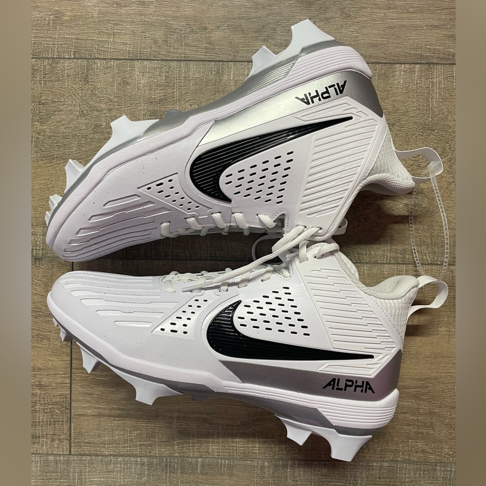 NEW Nike FOOTBALL Alpha Menace Mid-Top Support Traction Cleats Sz 11